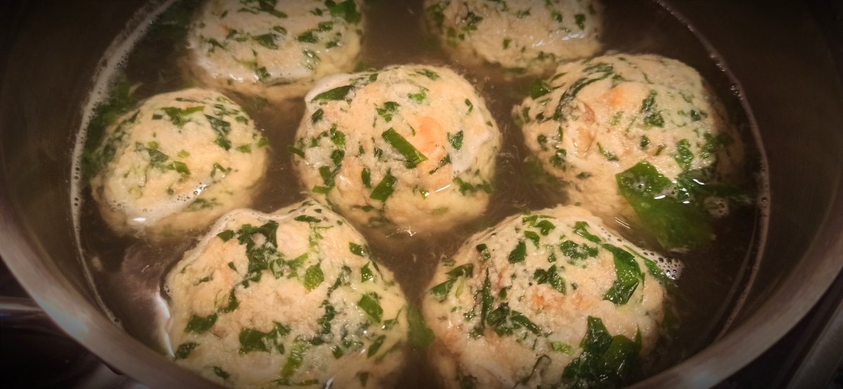 Bärlauchknödelbande im Hotpot